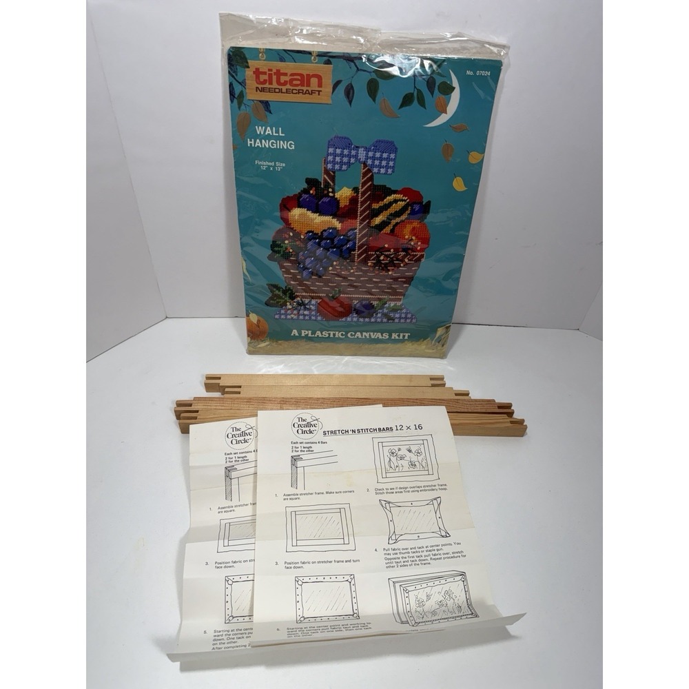 Vintage Titan Needle craft‎ Felt Stocking Kit 07924 + The Creative Circle Bars